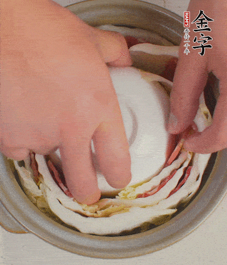 寬度剛好是鍋的高度?？垡粋€小碗更有助于幫助造型。