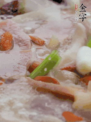 最后下枸杞、蒜白。