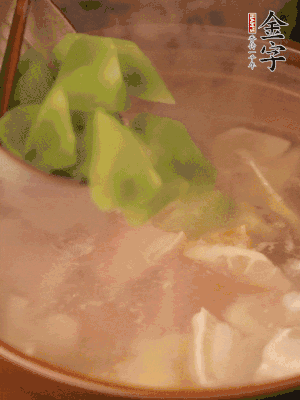 再加入焯水過(guò)的百葉結(jié)、萵筍塊燉15-20分鐘。